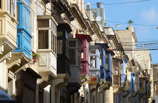 Balcones típicos de Malta.