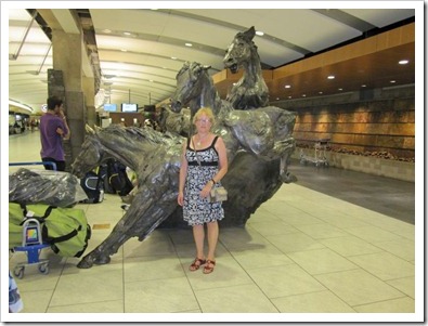 20120903_calgary-airport-horses_003