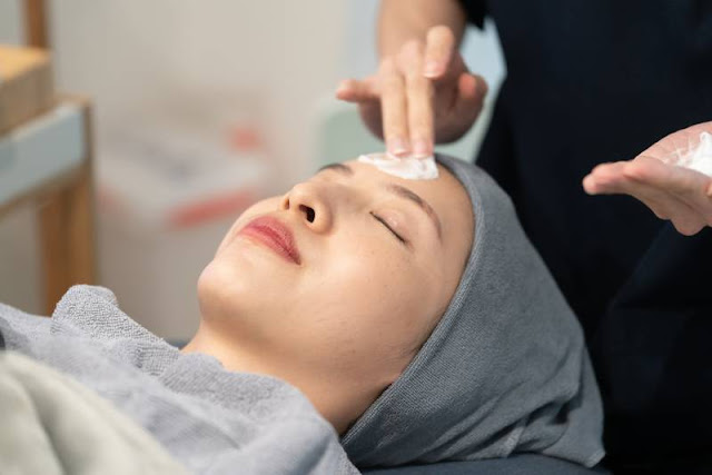 Derma peeling : layanan biaya perawatan wajah di dokter kecantikan yang cukup terjangkau