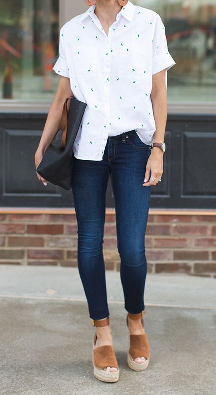 cool office outfit with a pair of skinny jeans