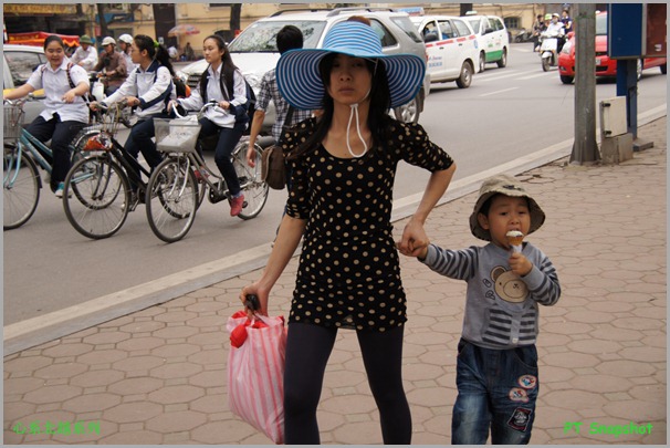 小孩与脚车