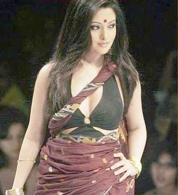 Riya Sen Ramp Kolkata Fashion Week Show 2009 Pictures