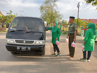 Hari ke 22 Ramadhan, Koramil 1423/03 Lilirilau Kodim Soppeng Gelar Bagi-Bagi Takjil