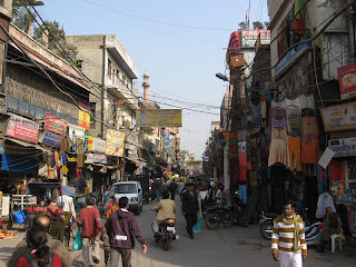 Pagrindine turgaus gatve Main Bazaar pahar ganj Delis