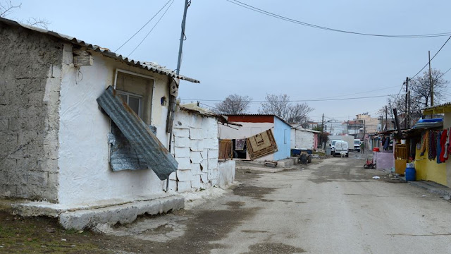 Σε καραντίνα οικισμός Ρομά στη Λάρισα λόγω κορωναϊού