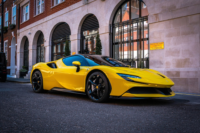 Phil Hill Ferrari F1 Driver - Photo by Alec Jones on Unsplash