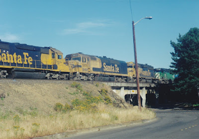 BNSF SDF40-2 #6976 in Vancouver, Washington, in July, 1999