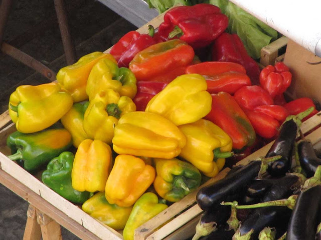 Mercato all'aperto, frutta e verdura, Livorno