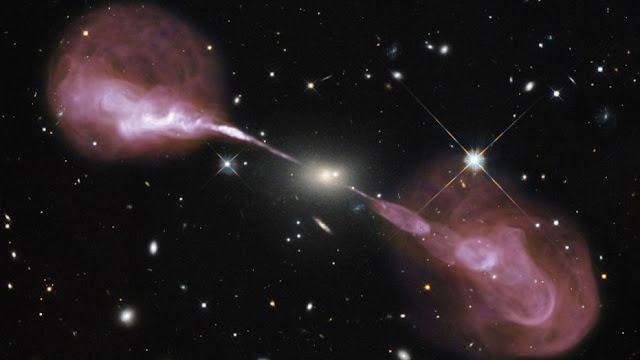 melihat-lubang-hitam-untuk-pertama-kalinya-informasi-astronomi