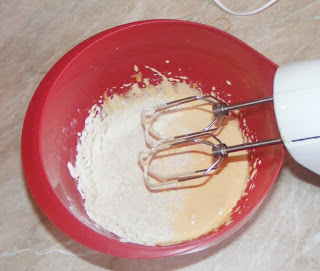 Preparare galbenusuri cu zahar si faina retete culinare,