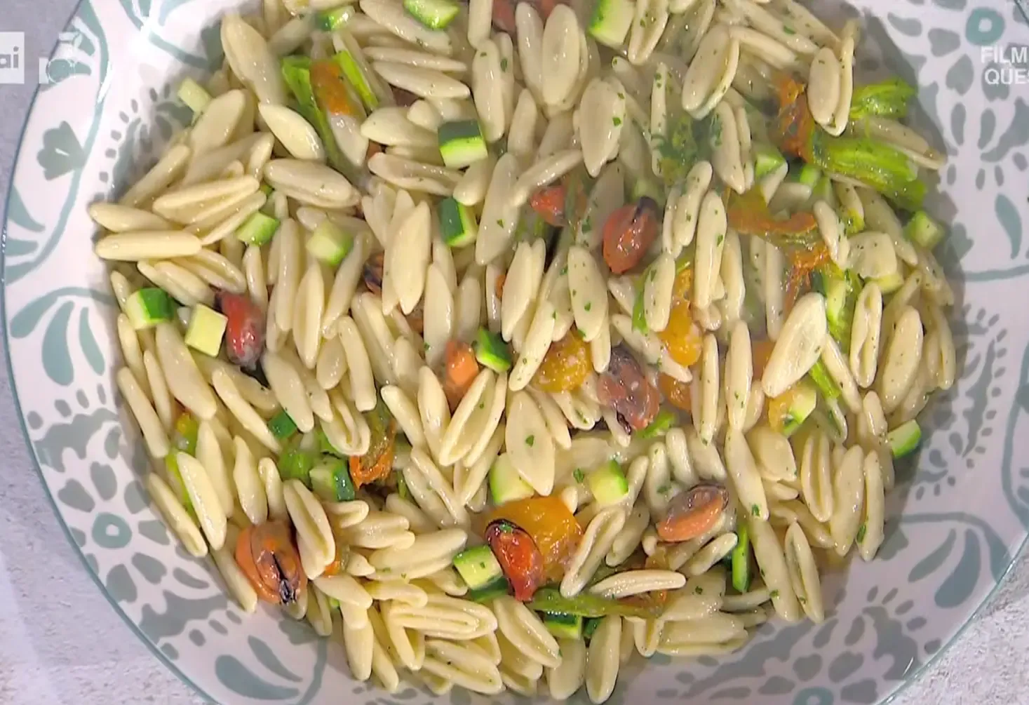 Cavatelli con cozze zucchine e fiori di zucchina di Antonella Ricci