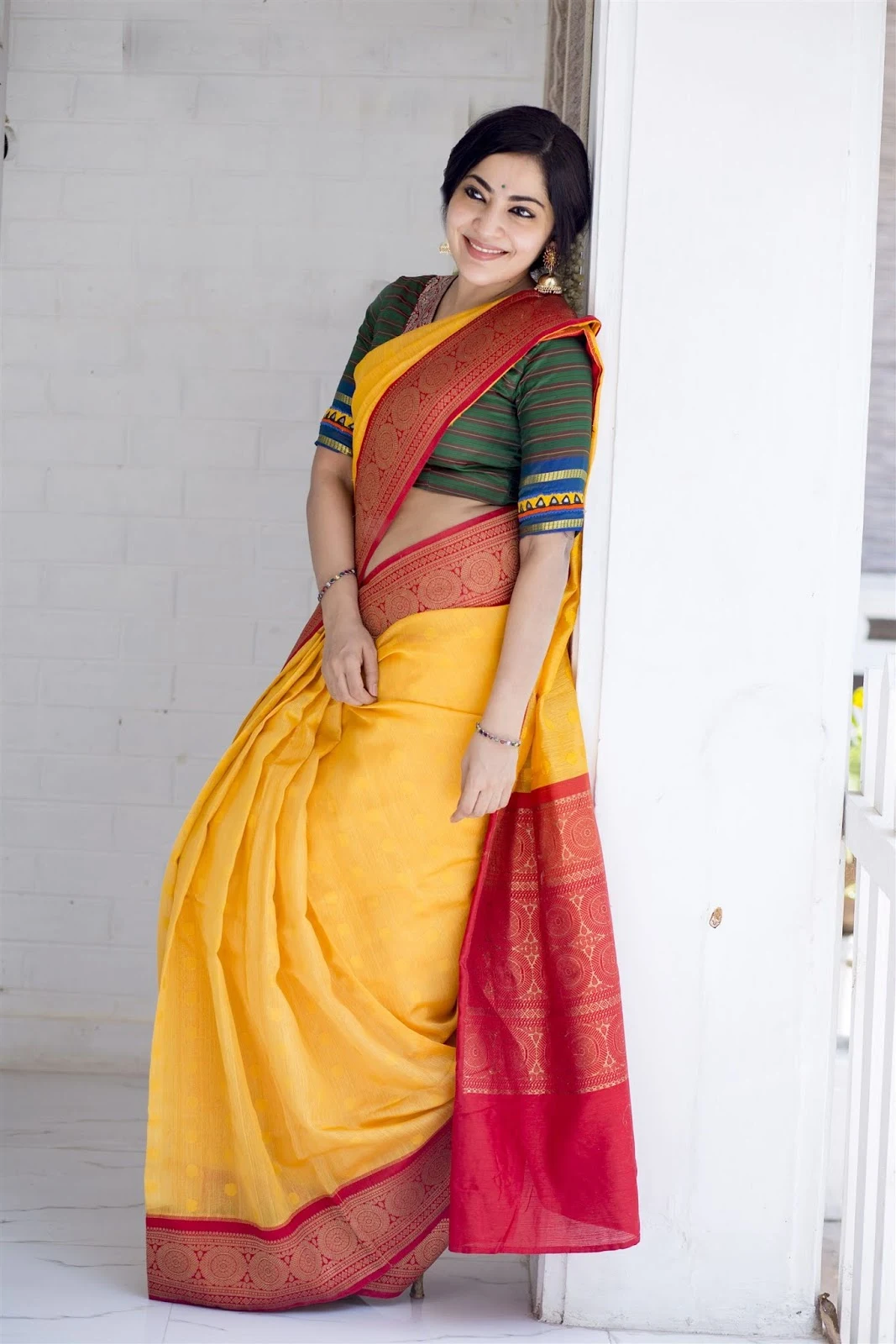 Anchor Vj Ramya Glam Yellow Saree Photoshoot Stills