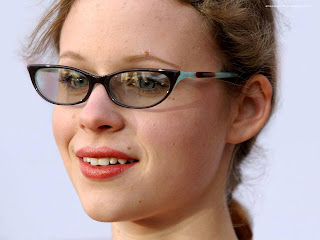 Hot American Actress Thora Birch Picture-Wallpapers 1600 X 1200 Gallery