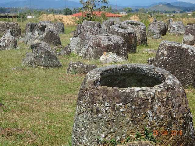 Huyền bí cánh đồng chum ở Lào