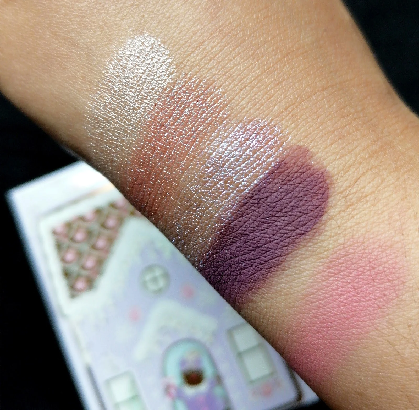 Gingerbread Lane de TOO FACED > swatch & male up