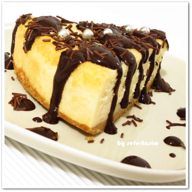 ÇİKOLATA SOSLU CHEESECAKE