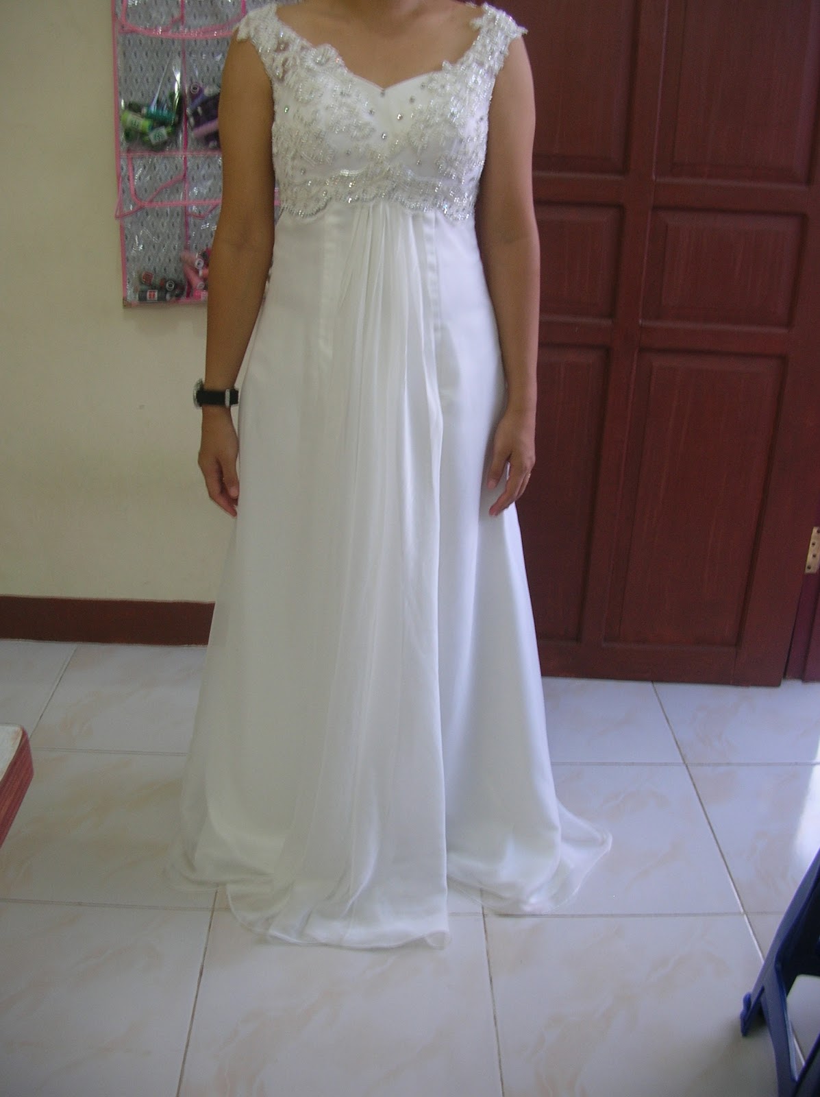 Desainer Gaun Pengantin Sifon Broken White dan Jas Suede Desainer Gaun Pengantin Sifon Broken White dan Jas Suede