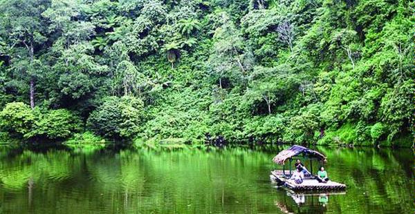 Wisata Telaga Warna