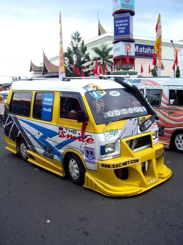 Mobil Angkot  Paling Aneh dan Unik Ada di Indonesia 