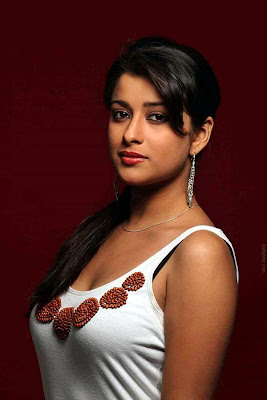 Download Hot South Indian Masala Actress Pictures