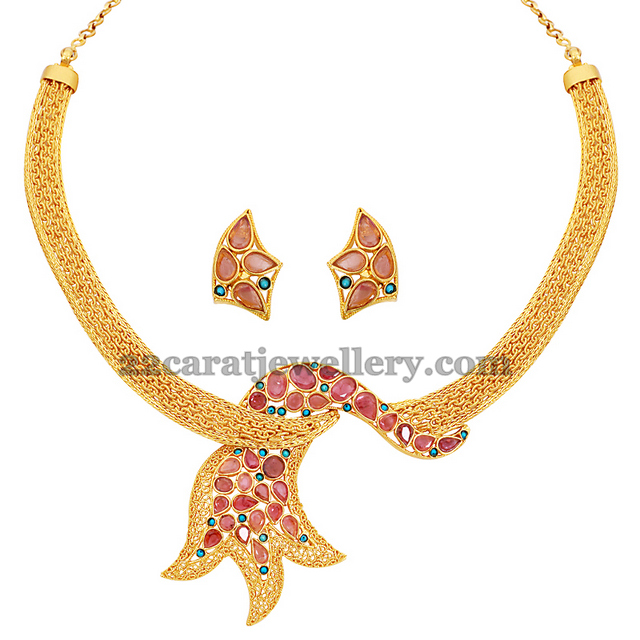 Stones Intricate Fancy Gold Choker