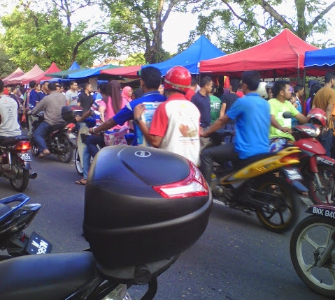 Budaya sakai orang melayu di bazar Ramadhan