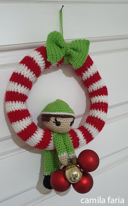 Guirlanda de Natal em amigurumi.