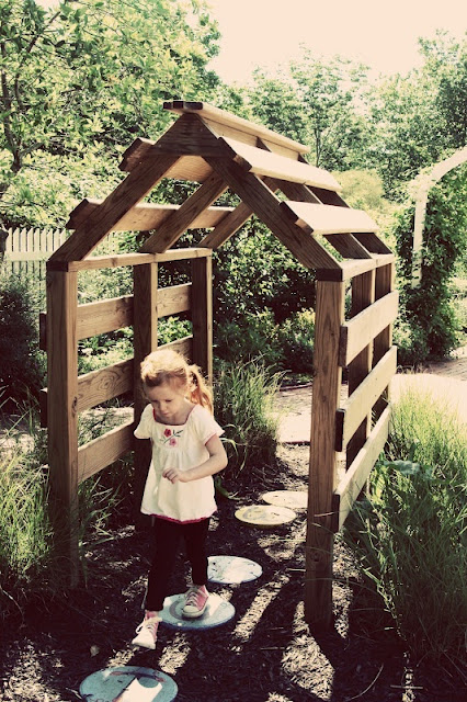 Fort A Day: Forklift Pallet Fort, Shed, or Garden Trellis 