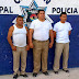 Tres policías fueron detenidos por instalar un retén para extorsionar a camioneros, en Puerto Morelos