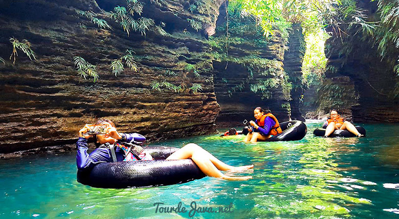 aktivitas river tubing green santirah pangandaran