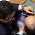 بالفيديو : برلماني يختلس النظر لفيلم “بورنو” خلال جلسة البرلمان