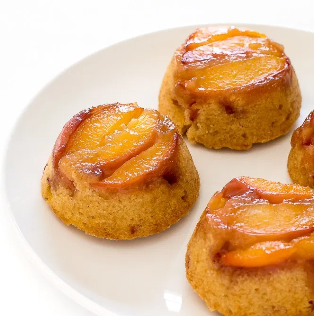 Peach Upside Down Mini Cakes #cake #dessert