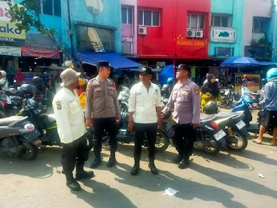 Bhabinkamtibmas Polsek Rangkasbitung Polres Lebak Hampiri Keamanan Pasar Rangkasbitung