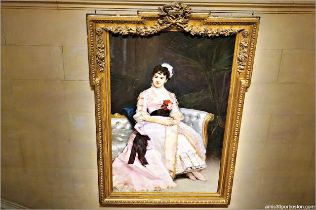 Retrato de la Señora Vanderbilt en la Gran Escalera de la Mansión The Breakers, Newport