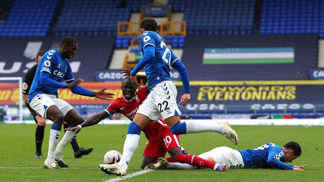 Everton players tackle Liverpool star Sadio Mane