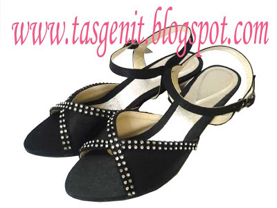 sandal pesta hitam