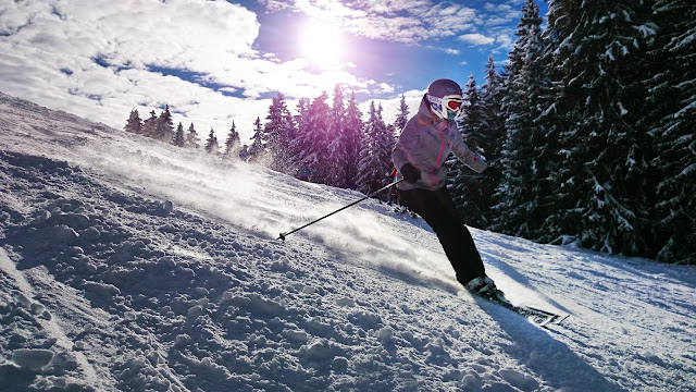 Winter Sports Girl Skiing HD Wallpaper