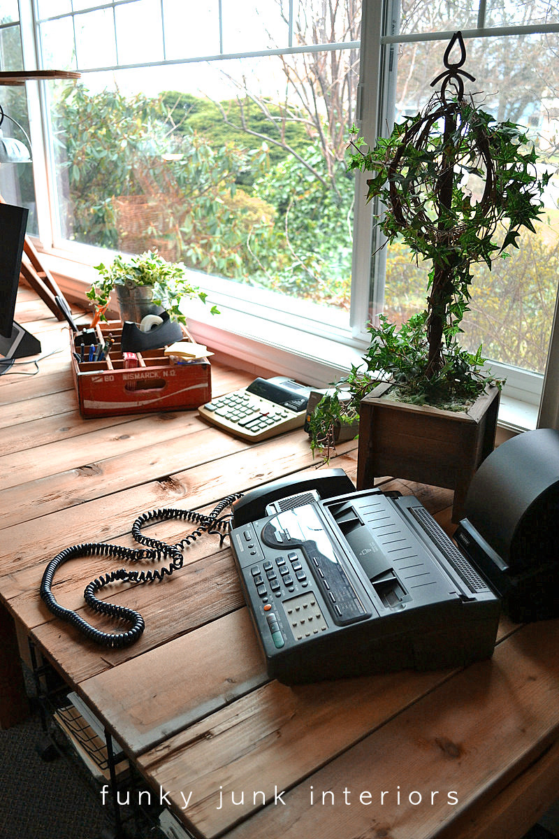 Pallet Farm Table Desk ~ Part 3, the reveal | Funky Junk Interiors