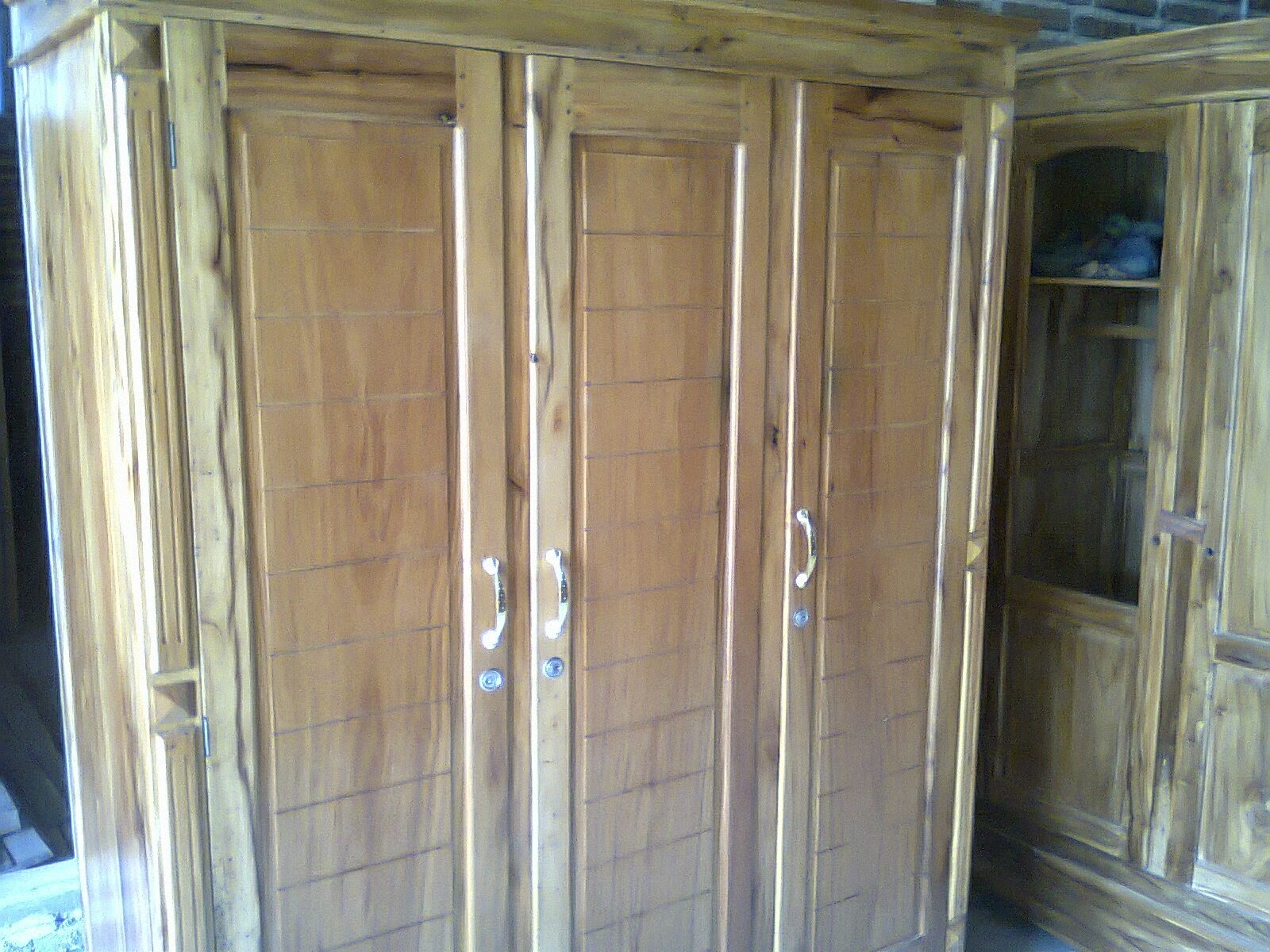 Lemari kayu  Nangka  3 pintu  Depo Kayu  dan Mebel Murah 