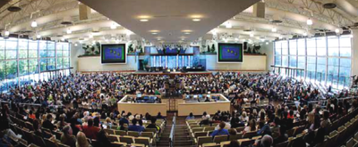 Saddleback desfiliada da Convenção Batista do Sul por ordenar pastoras