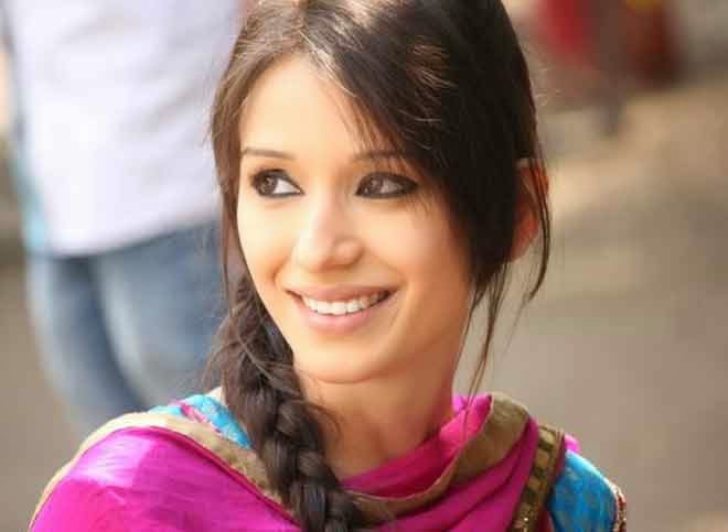 Heli Daruwala HD Wallpapers Free Download