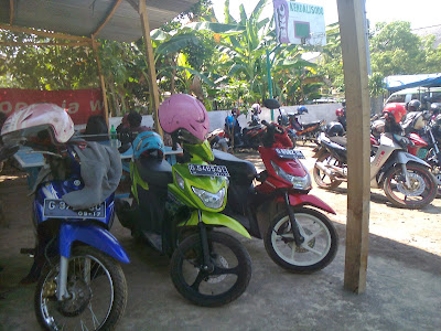 Mahalnya parkir di area Polres batang