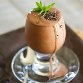 picture of healthy chocolate mint smoothie