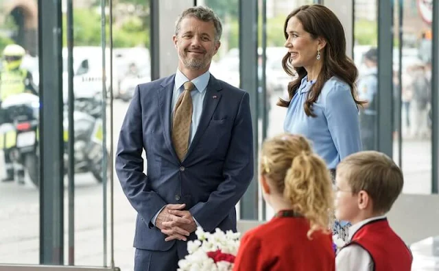 Crown Princess Mary wore Victoria Beckham blouse and Paul and Joe skirt. Queen Margrethe and Queen Sonja
