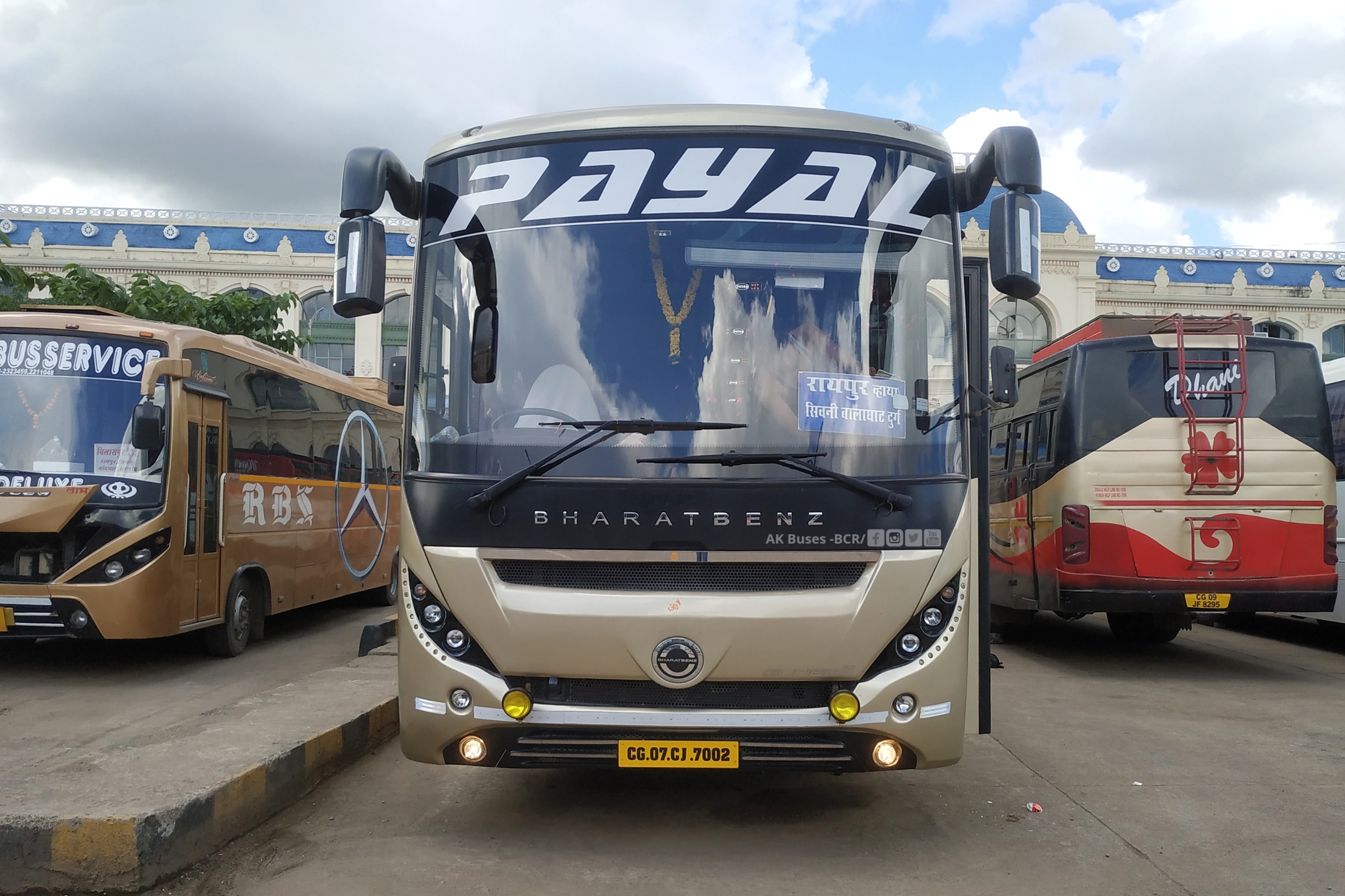 Payal Travels Gliderz - Raipur To Chhindwara Bus