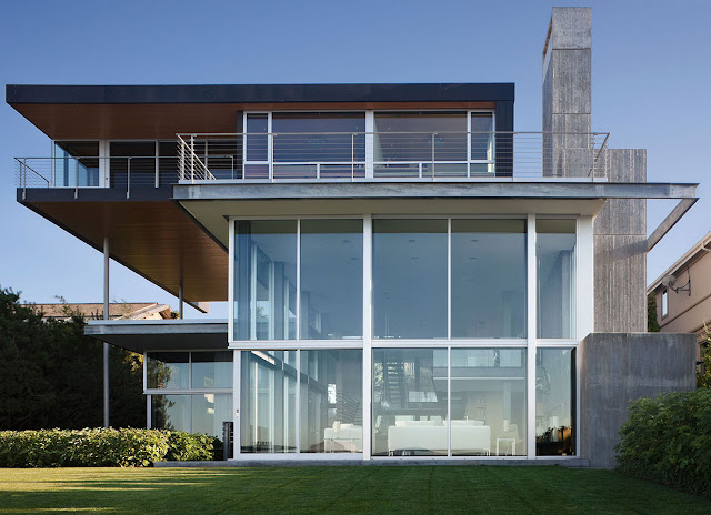 Picture of modern house as seen during the day from the backyard