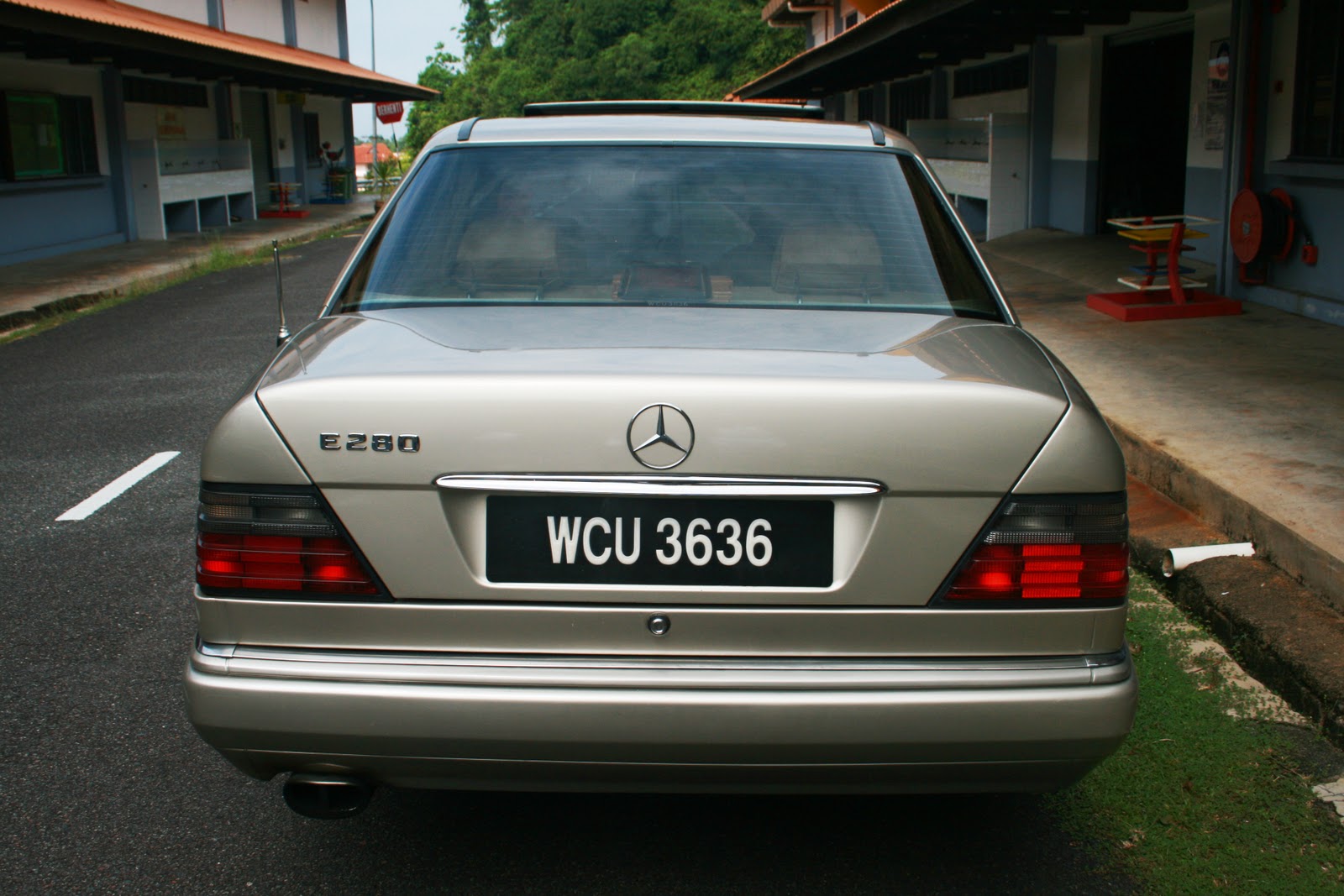 Johor Ke Terengganu.: Mercedes Benz E260 untuk dijual