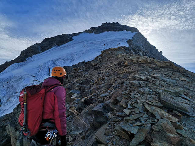 Dent d'Herens. Przepiękna nieznana góra nieopodal słynnego Matterhorn.