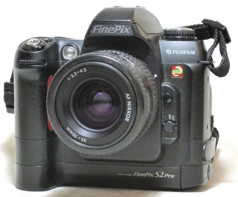 Fujifilm FinePix S2 Pro, 6.2MP SuperCCD DSLR Camera