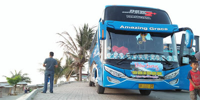 Apakah bus besar bisa masuk pantai klayar